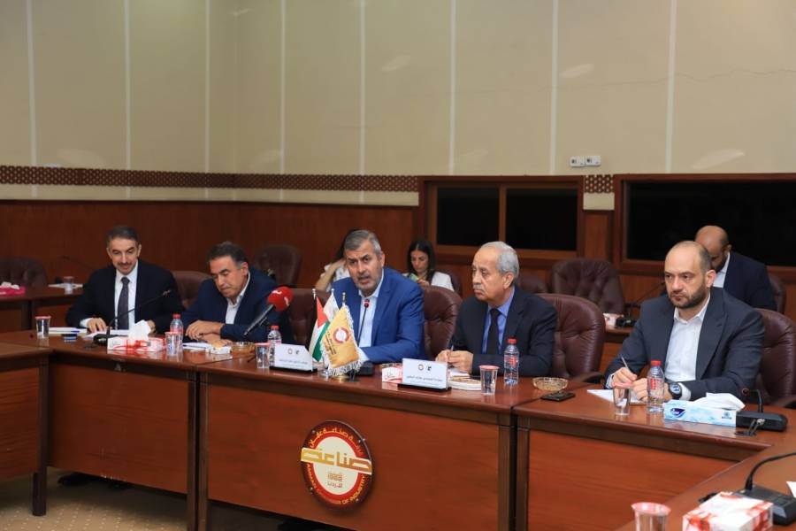 خلال لقاء وزير الطاقة والثروة المعدنية بالقطاع الصناعي..الجغبير: القطاع الصناعي قادر على تخفيض نسب البطالة