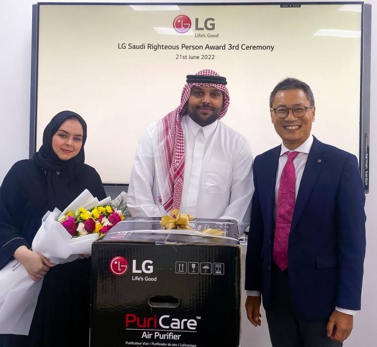 تكريم موظف سعودي في مطار جدة أنقذ طائرة كاملة وركابها من حريق مفاجئ