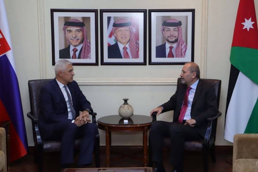 الصفدي يؤكد أهمية استمرار الأنروا بتقديم خدماتها