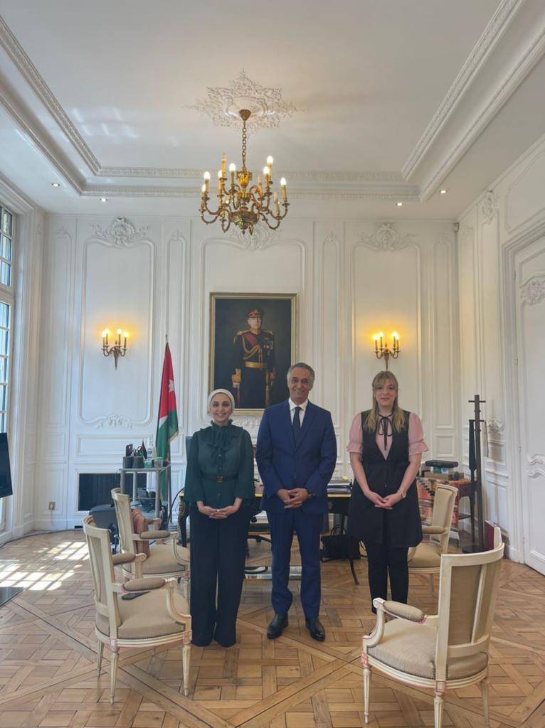 بحضور السفير القيسي.. اليونسكو تكرّم الأردنيتين لينا ذهبية ونوف محمود بجائزة بحثية مرموقة