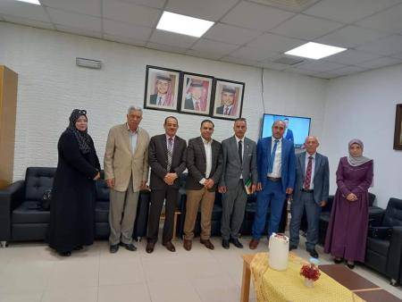 رئيس وأعضاء مجلس محافظة الكرك يزور المستشفى الحكومي