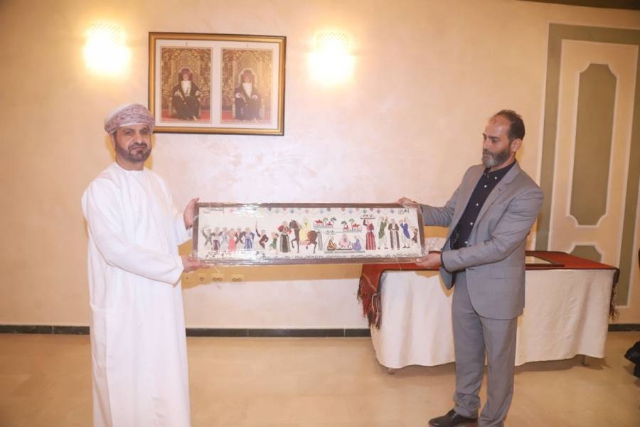 السفير العماني يؤكد عمق العلاقات بين البلدين