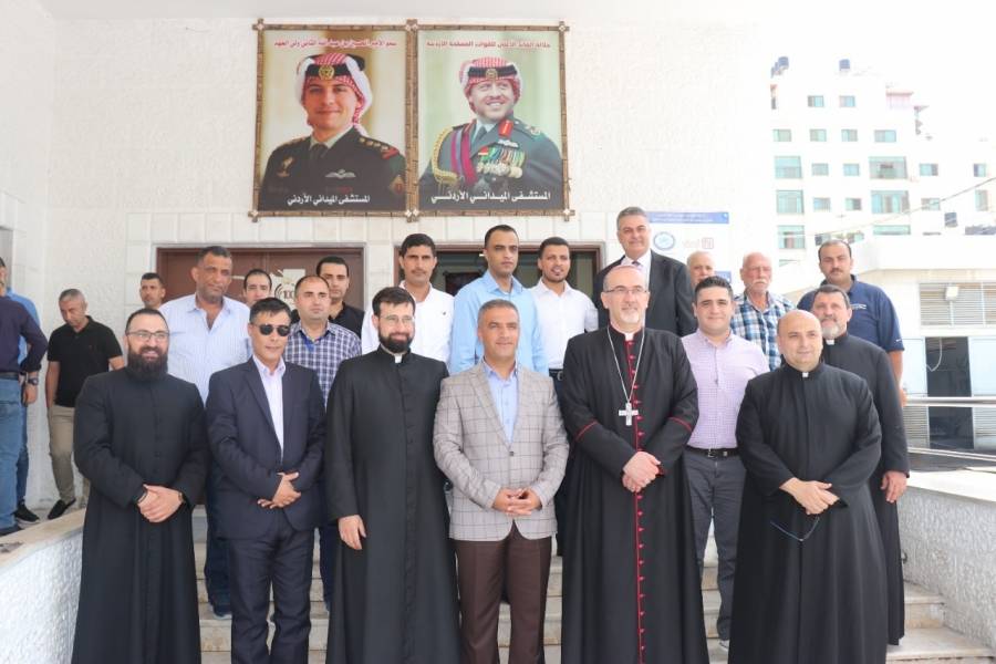 بطريرك اللاتين في القدس يشيد بجهود المستشفى الميداني الأردني في غزة