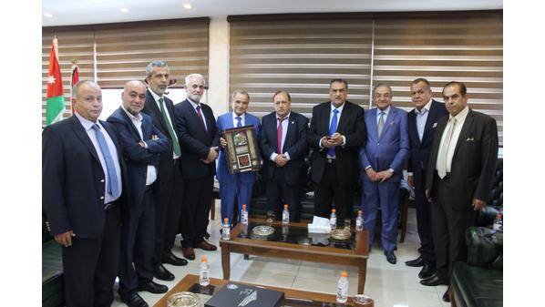 وفد من اتحاد المحامين العرب يزور نقابة المحامين