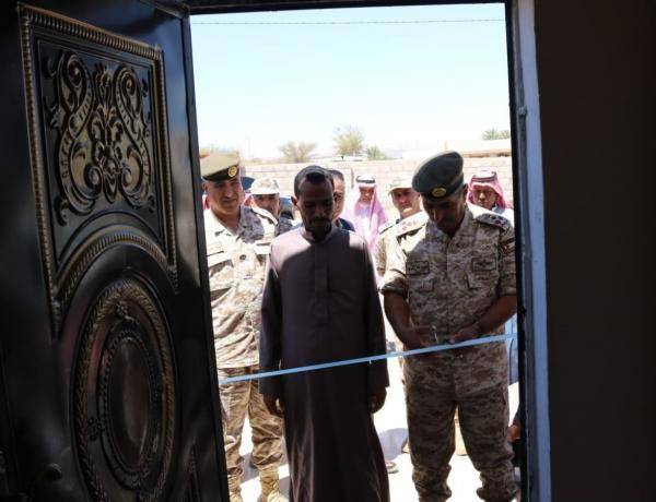 المنطقة العسكرية الجنوبية تسلم مفاتيح منزل لأسرة عفيفة في قضاء وادي عربة
