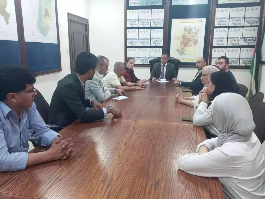 محافظ البلقاء يناقش الواقع السياحي مع شبان وشابات من السلط