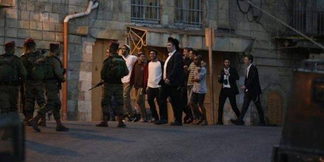 مستوطنون يعتدون على منازل الفلسطينيين جنوب نابلس