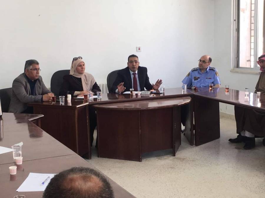 متصرف لواء ذيبان و البداينة يتفقدان  قاعة الثانوية العامة في جبل بني حميدة...صور