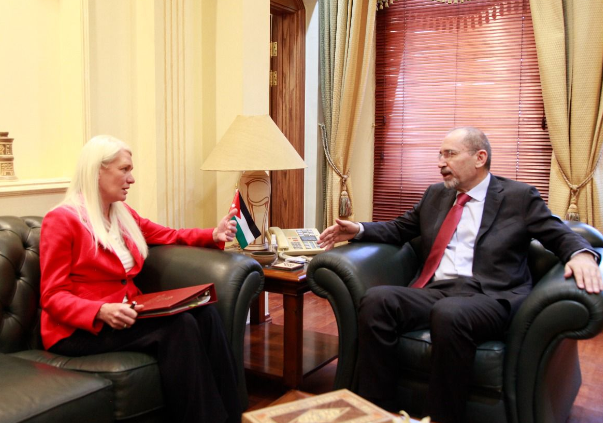 الصفدي يلتقي مسؤولة في وزارة الخارجية البريطانية