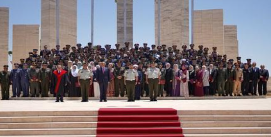 ولي العهد يرعى حفل تخريج دورة الدفاع الوطني 19 ..صور