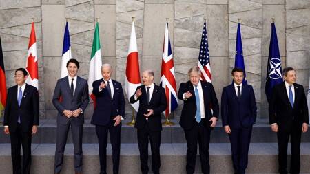 فورين أفيرز تدعو لإنشاء مجموعة الـ 12 في مواجهة روسيا والصين