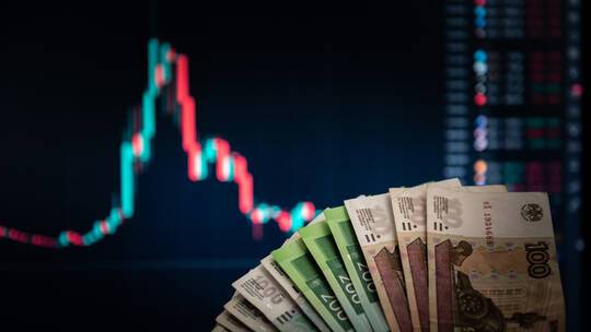 مسؤول روسي في اجتماع مع بوتين: تعاملاتنا المالية تراجعت مع الغرب ونمت مع دول عربية وآسيوية