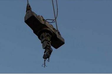 بدء التحقيق بحادثة سقوط وانفجار صهريج غاز الكلورين في العقبة