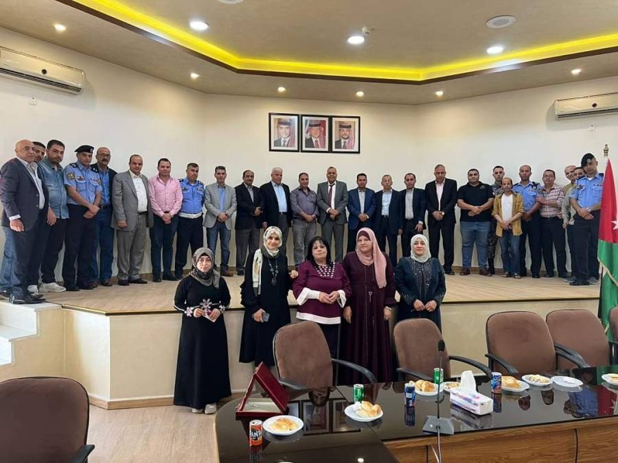« محافظة الزرقاء » تقيم حفل وداع لزميلهم ياسين المعايطة بمناسبة التقاعد