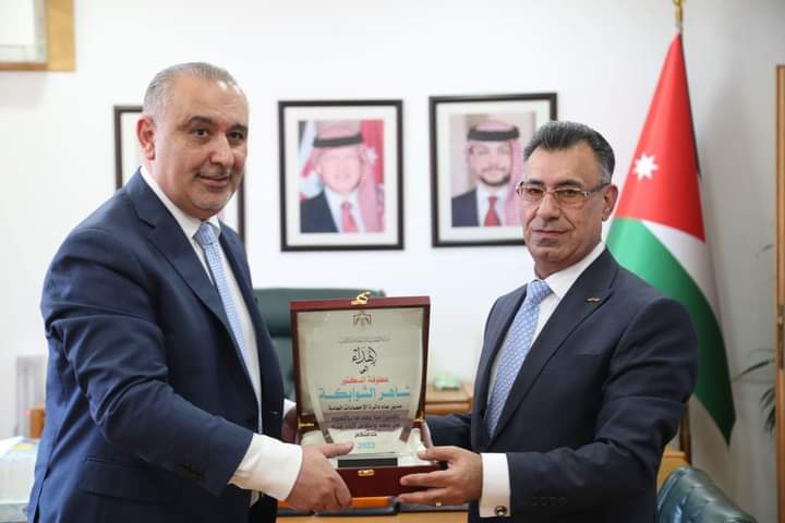 الشريدة يكرم الشوابكة