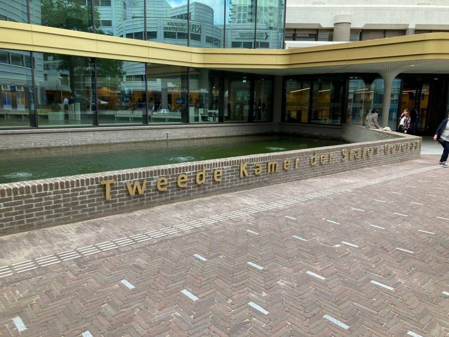 متدربون ضمن برنامج شراكة يزورون مجلس النواب الهولندي