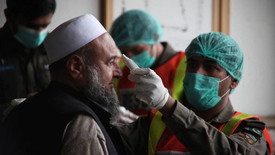 باكستان تعيد فرض قيود كورونا بسبب زيادة الإصابات