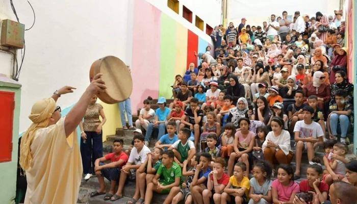 30 عرضا فنيا.. مسرح الشارع يخترق وهران الجزائرية (صور)
