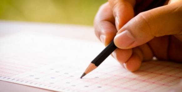 أكثر من 150 ألف طالب وطالبة يتقدمون لامتحان التوجيهي وسط خطة أمنية ووقف لتطبيقات تراسل