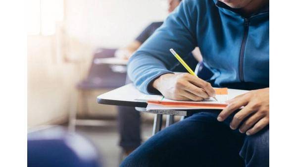 تـصـحـيـح أوراق التـوجـيـهـي اليوم ويتواصل خلال عطلة العيد