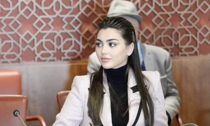 برلمانية مغربية احترق كبدها على “كلبتها” المفقودة.. وإعلان البحث يتحول إلى طوفان سخرية