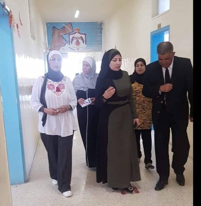 قبيلات تتفقد سير امتحانات الثانوية العامة في مدارس مادبا ...صور