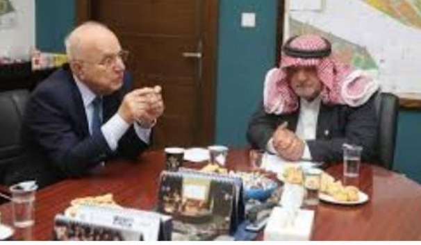 د. بدران يرعى حفل خريجي خضوري الاثنين