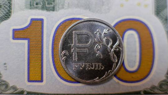 تقرير إسرائيلي: الروبل الروسي يواصل الانتعاش والغرب عاجز للغاية