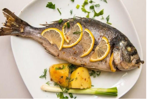 ماذا يحدث لصحتك عند الإفراط بتناول الأسماك؟