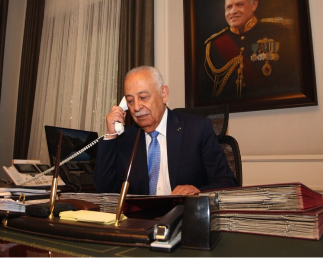 رئيس الديوان الملكي الهاشمي ينقل تعازي الملك إلى الموسى وعكروش