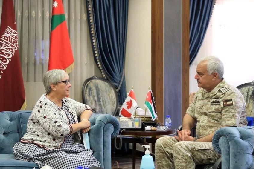 رئيس هيئة الأركان المشتركة يستقبل السفيرة الكندية