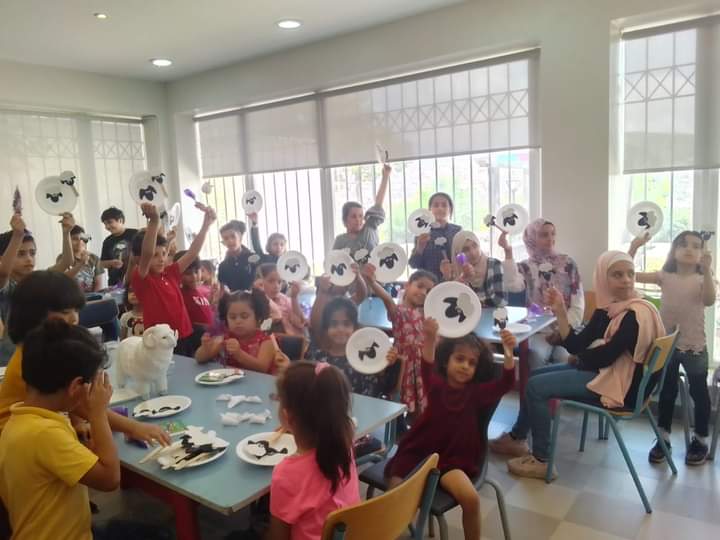 بلدية عجلون تنظم يوماً تعليمياً ترفيهياً للأطفال في القرية الحضرية