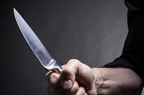 مواطن يطعن زوجته أمام المحكمة بالكرك