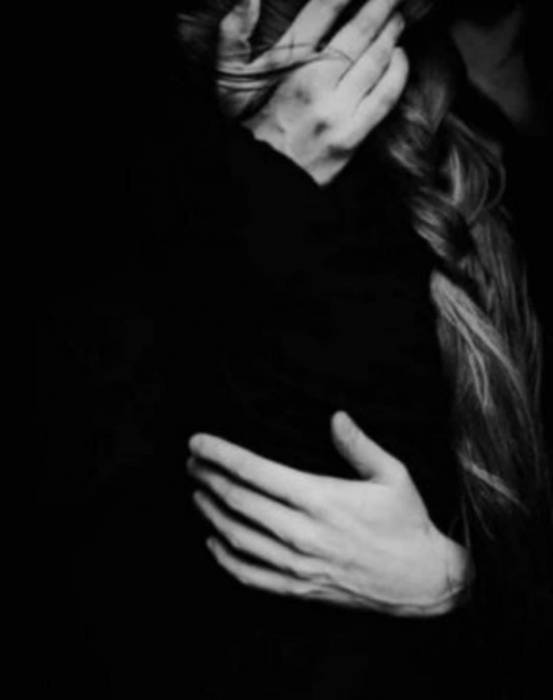 بسبب طردها من ابنها ...امرأة تستنجد  بكل مسؤولي الدولة  بلا استثناء