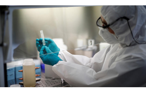 ليست الصين.. خبير يفجر مفاجأة بشأن المنشأ الحقيقي لكورونا