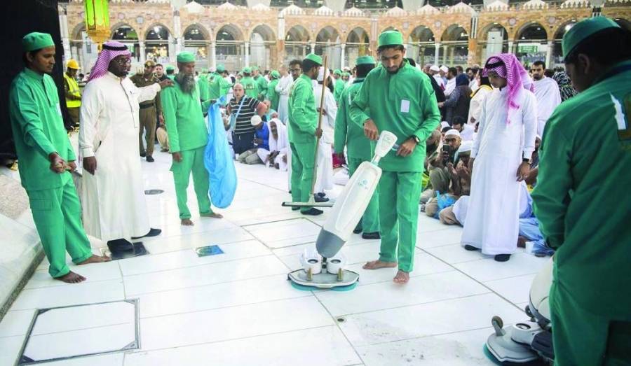 السويهري: تطهير المسجد الحرام 12 مرة يومياً ...ونستخدم 70الف لتر من المعقمات