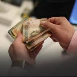 خبير اقتصادي يُحذر الأردنيين الراغبين بالاقتراض من البنوك