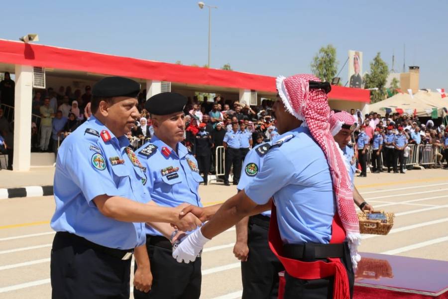 الحواتمة يرعى حفل تخريج مستجدي الأمن العام (صور)