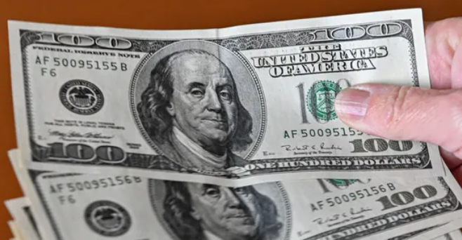 تحويلات التونسيين بالخارج ترتفع 17 بالمئة في 6 أشهر