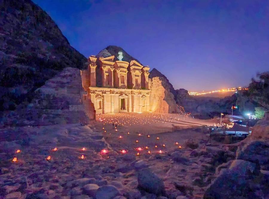إضاءة معالم في البترا احتفالاً بالذكرى 15 لإدراجها بعجائب الدنيا السبع
