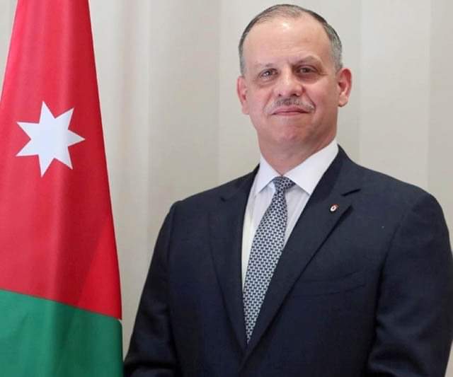 نائب الملك يزور ضريح الملك طلال