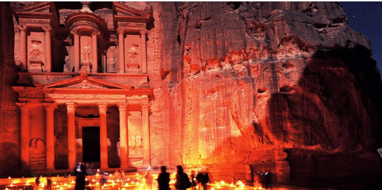 إضاءة معالم في البترا احتفالاً بالذكرى 15 لإدراجها بعجائب الدنيا السبع