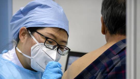 بكين تفرض لقاحات كورونا لدخول بعض الأماكن العامة