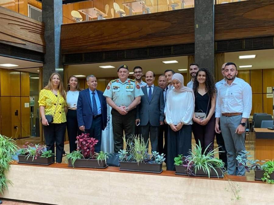 مديرعام الخدمات الطبية الملكية يزور جامعة بيج ..صور