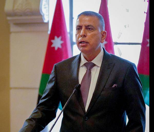 وزير الداخلية يوعز بالإفراج عن 696 موقوفا إداريا