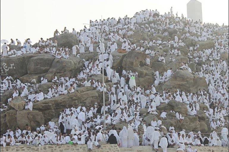 حجاج بيت الله يتوافدون لعرفات لأداء الركن الأعظم