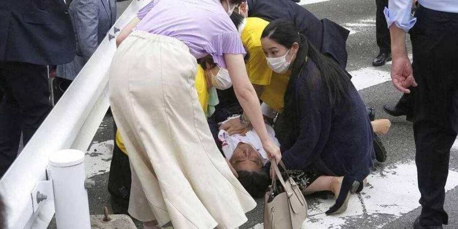 المستشفى يوضح ملابسات وفاة شينزو آبي