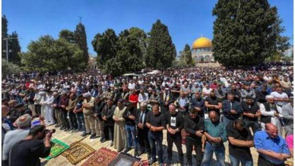 50 ألفا يؤدون جمعة يوم عرفة في رحاب المسجد الأقصى