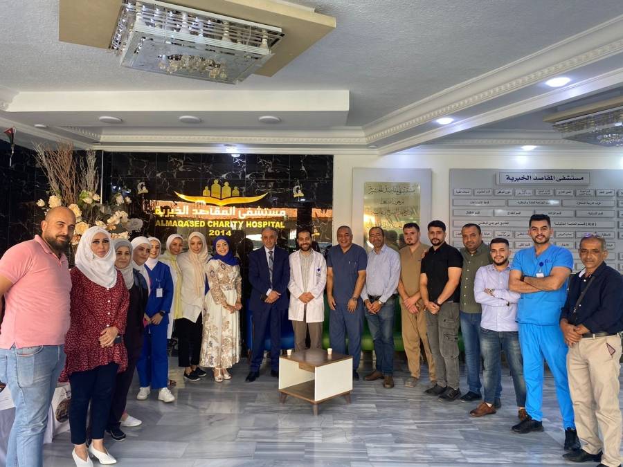 بني نصر يتفقد المرضى في مستشفى المقاصد خلال أول أيام العيد