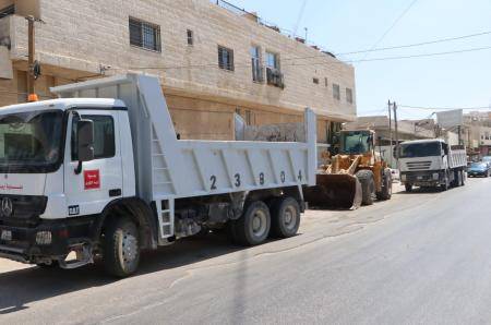 بلدية إربد ترفع 1000 طن نفايات ليلة الوقفة